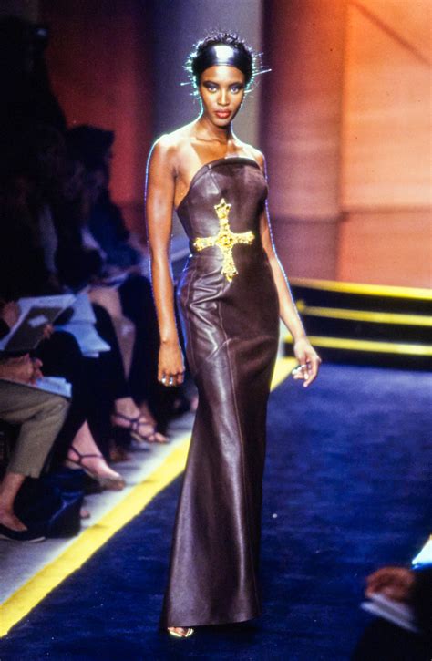 naomi campbell versace show 1997|kendall jenner versace.